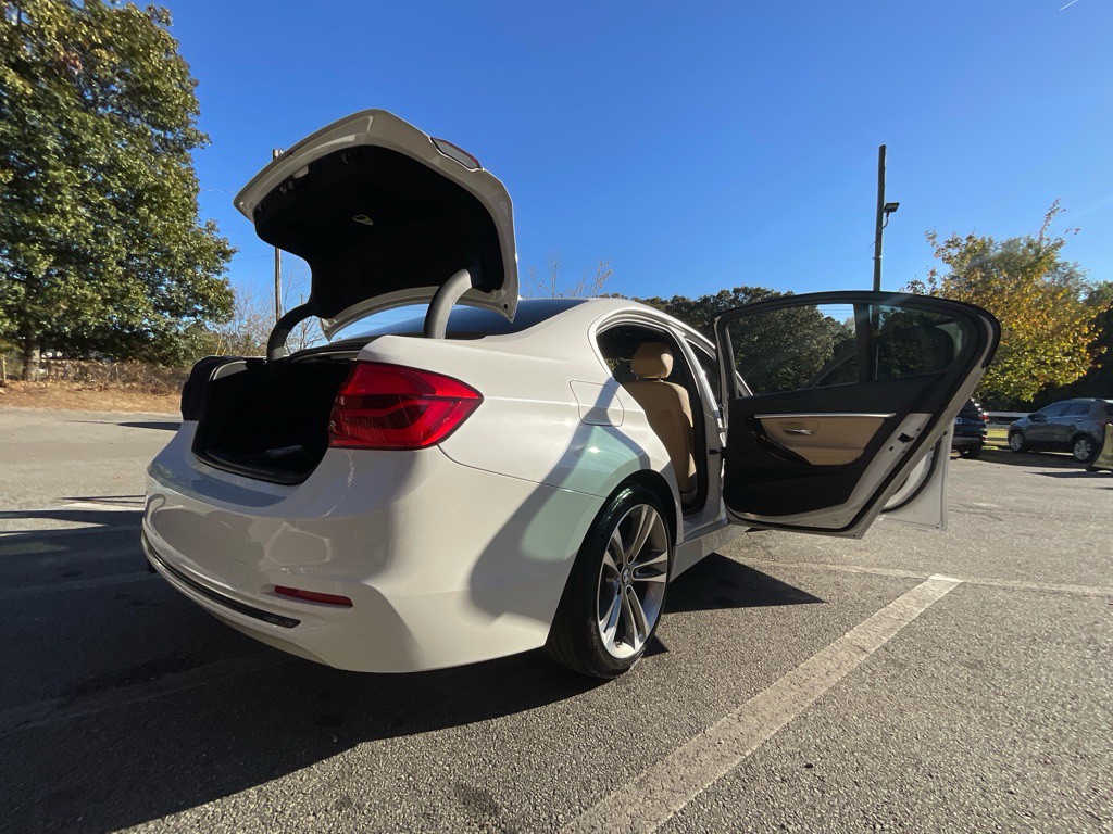 2018 BMW 3 Series Image 36