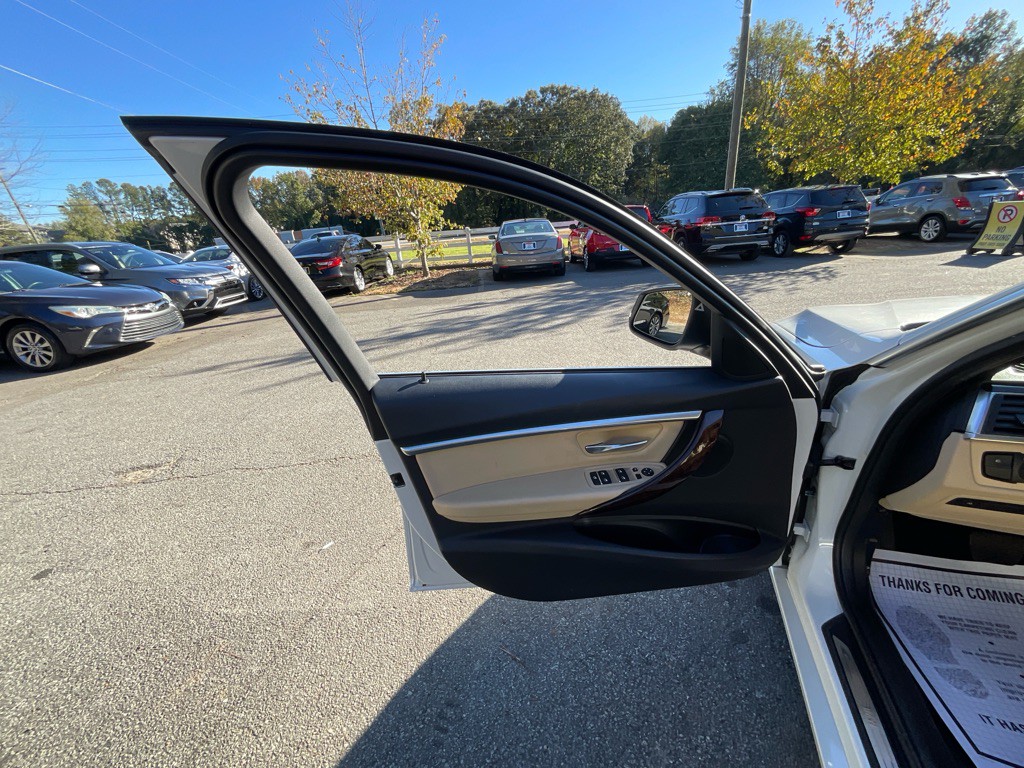 2018 BMW 3 Series Image 39
