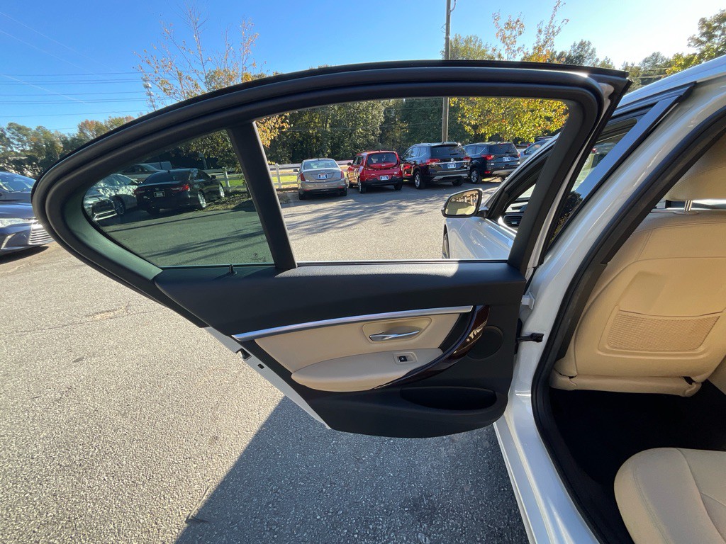 2018 BMW 3 Series Image 42