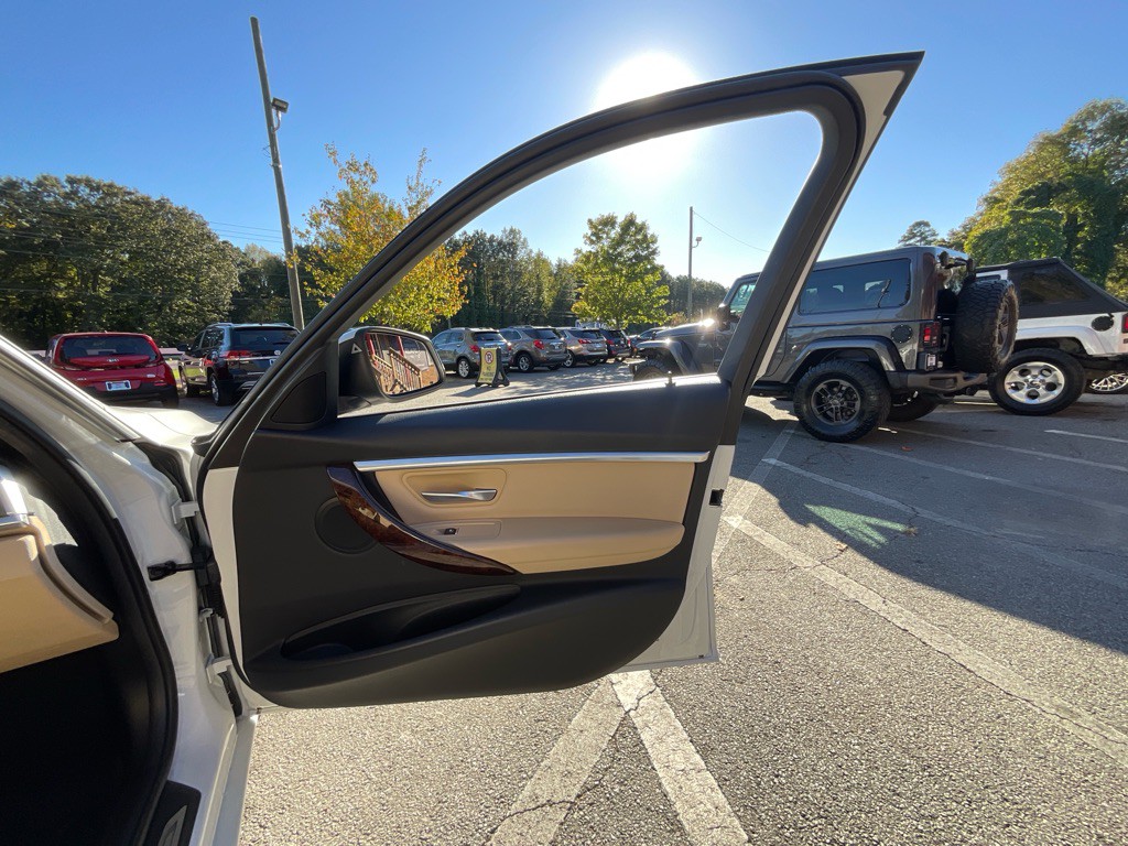 2018 BMW 3 Series Image 43