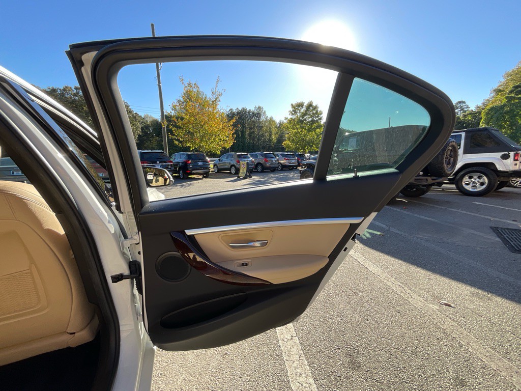 2018 BMW 3 Series Image 44