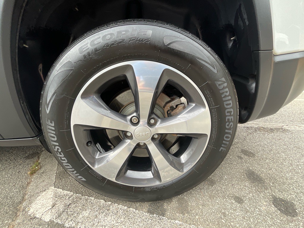 2019 Jeep Cherokee Image 12