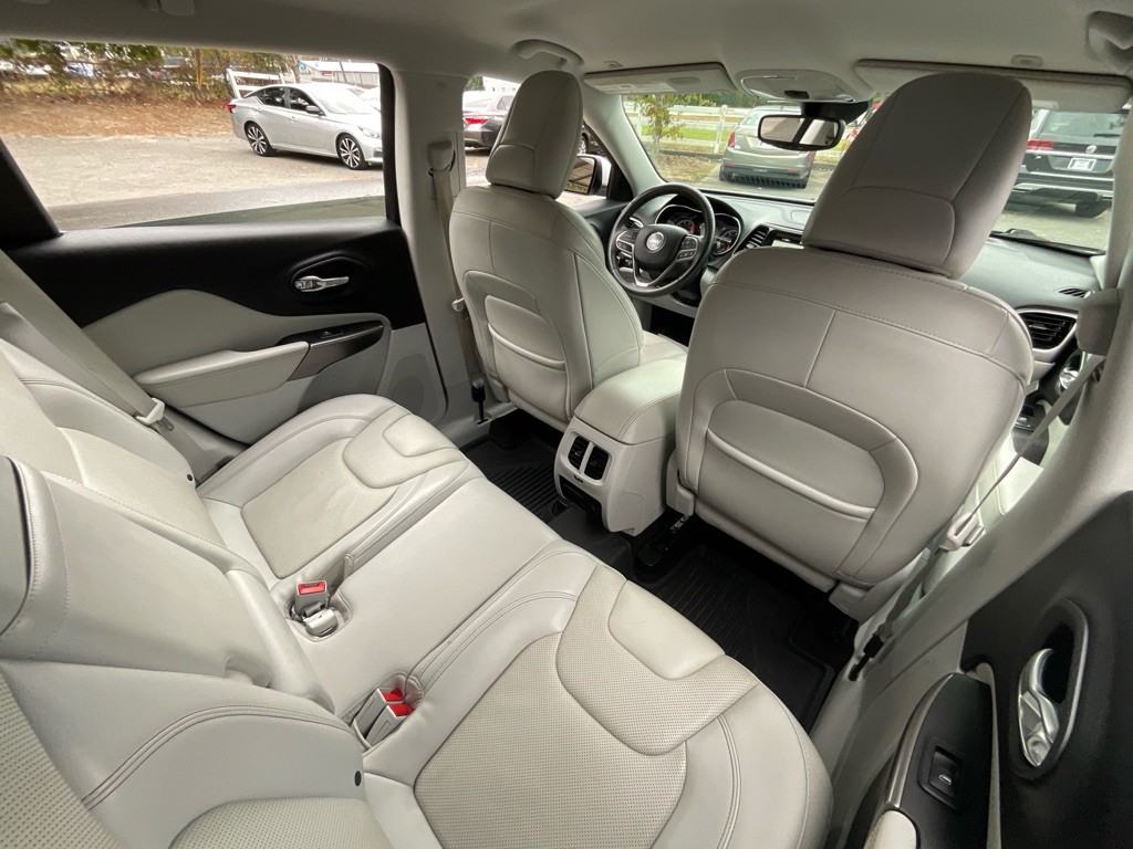 2019 Jeep Cherokee Image 32