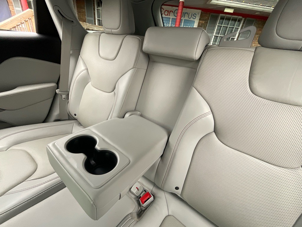 2019 Jeep Cherokee Image 34