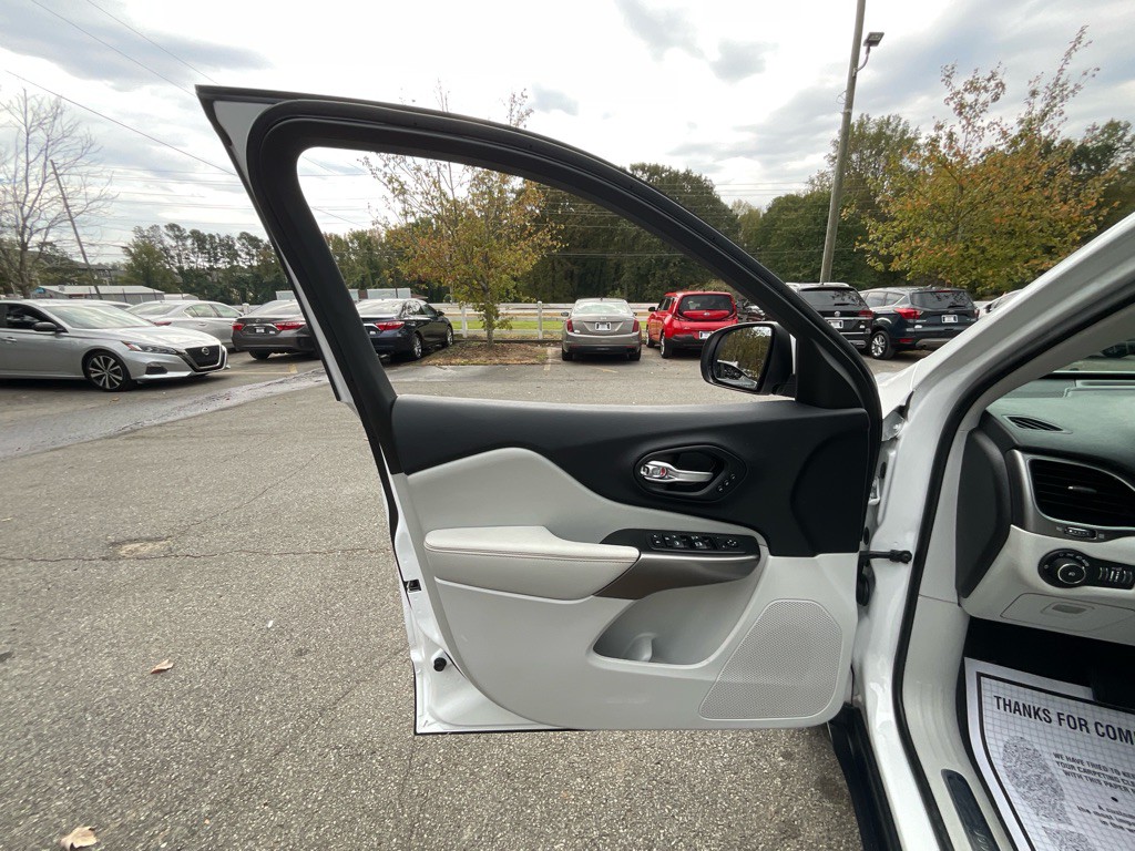 2019 Jeep Cherokee Image 41