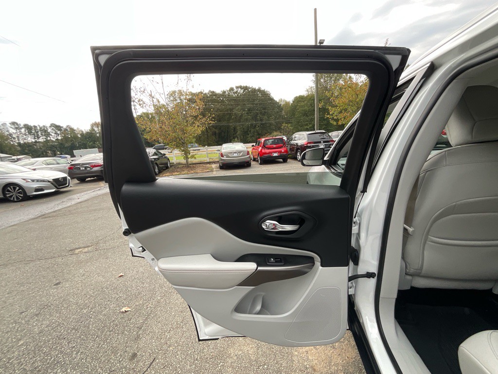 2019 Jeep Cherokee Image 44