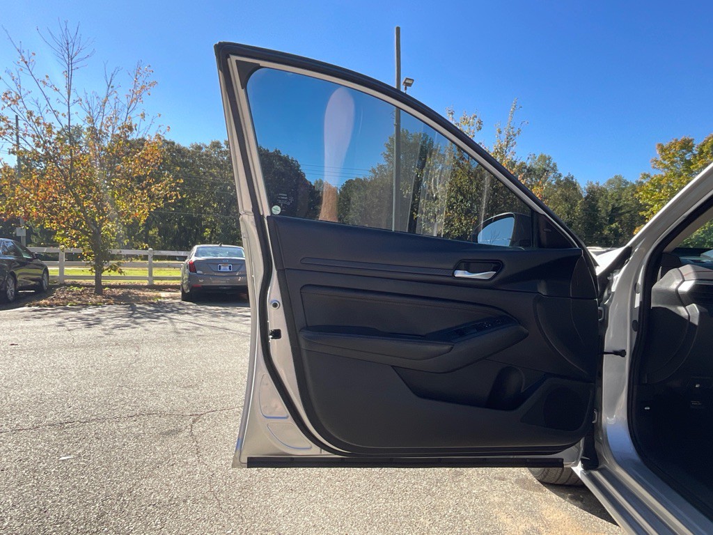 2019 Nissan Altima Image 36