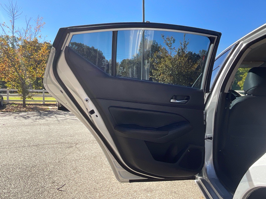 2019 Nissan Altima Image 39