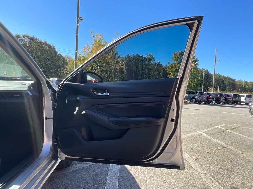 2019 Nissan Altima Image 40