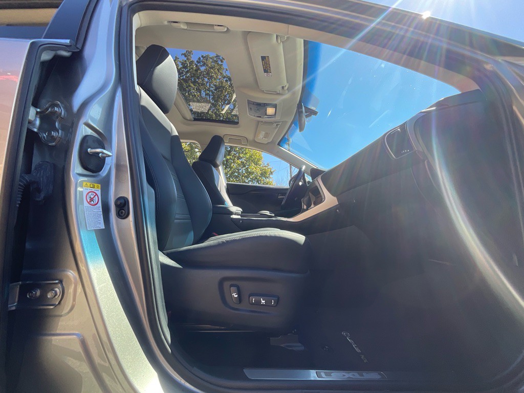 2017 Lexus NX 200t Image 17