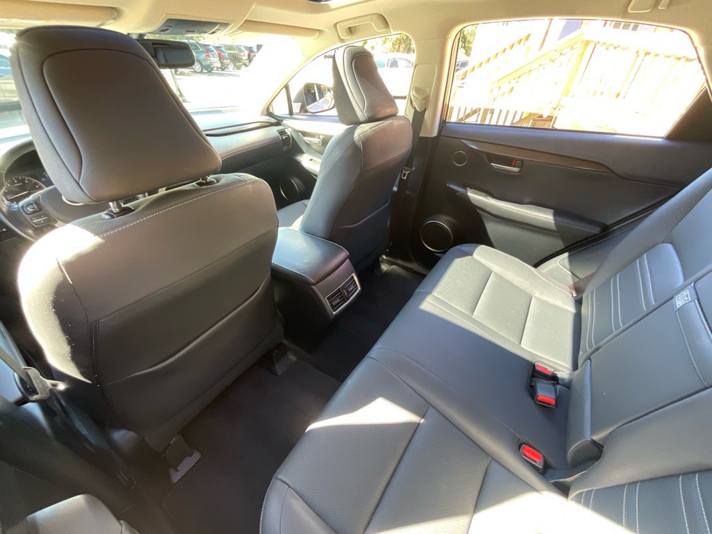 2017 Lexus NX 200t Image 30