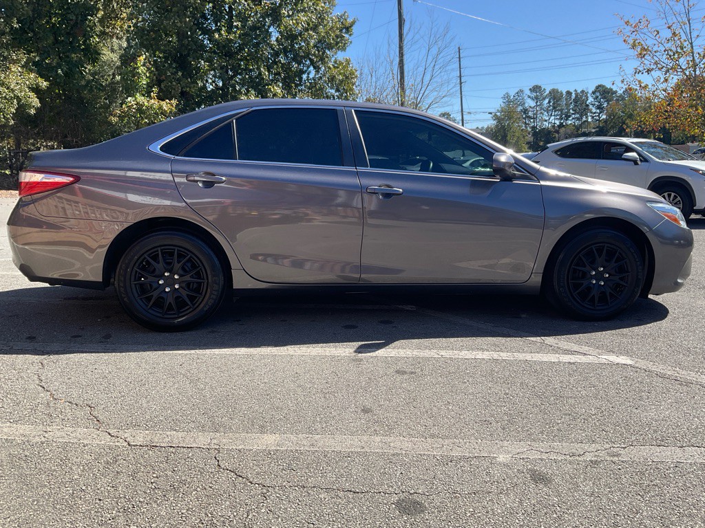 2016 Toyota Camry Image 4