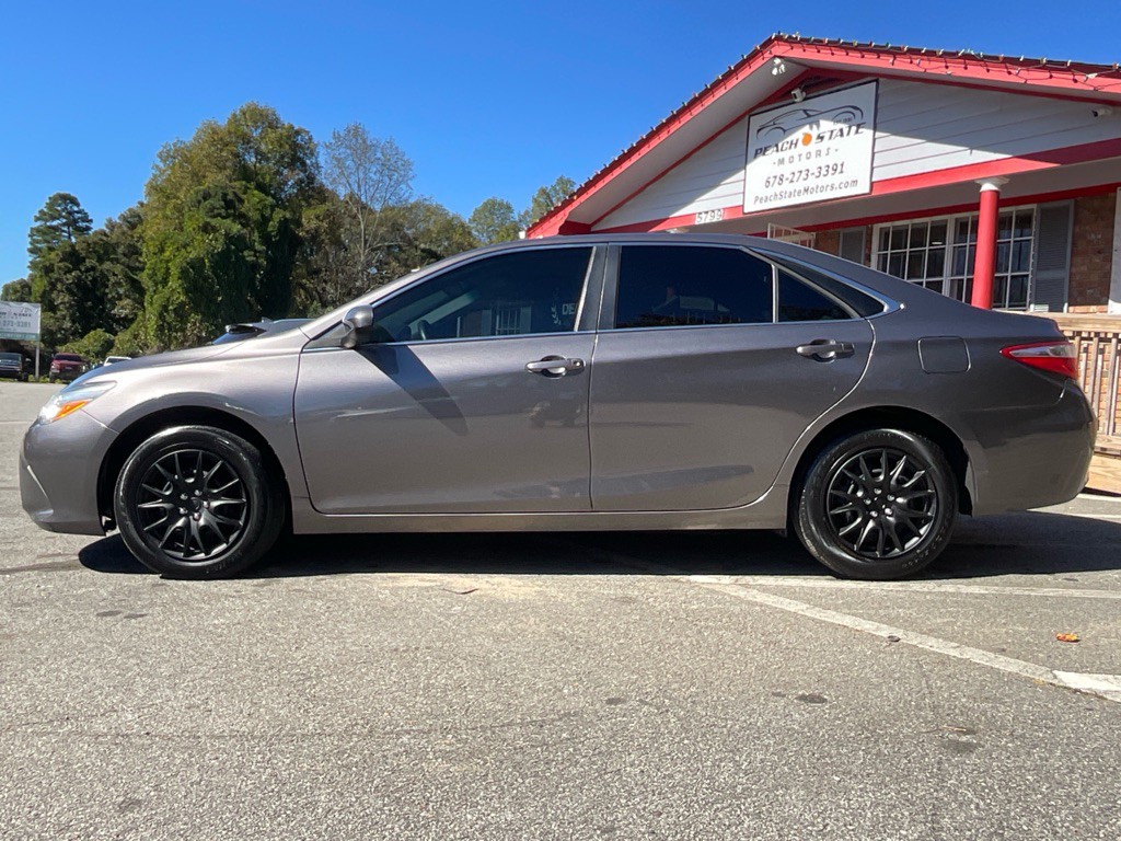 2016 Toyota Camry Image 8