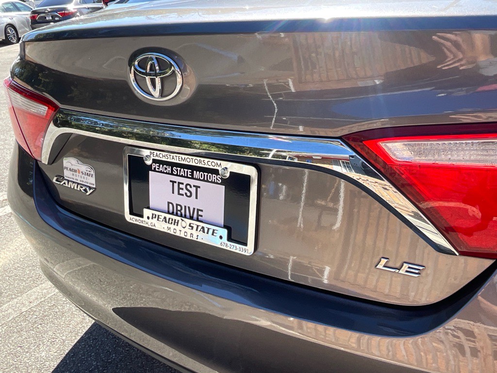 2016 Toyota Camry Image 10