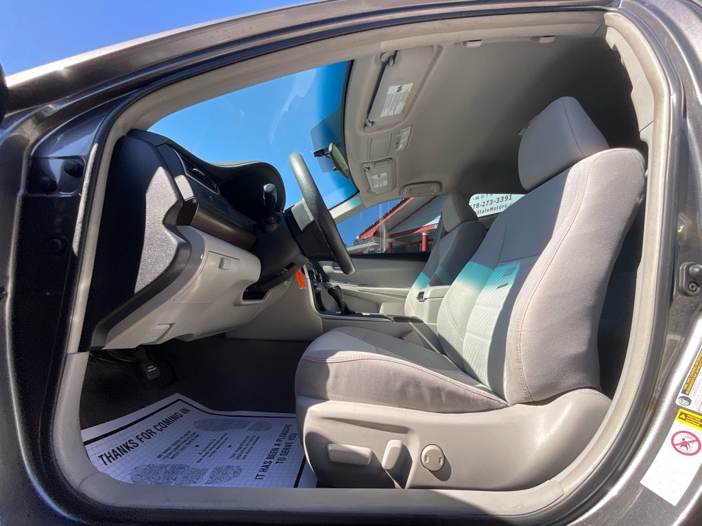 2016 Toyota Camry Image 13