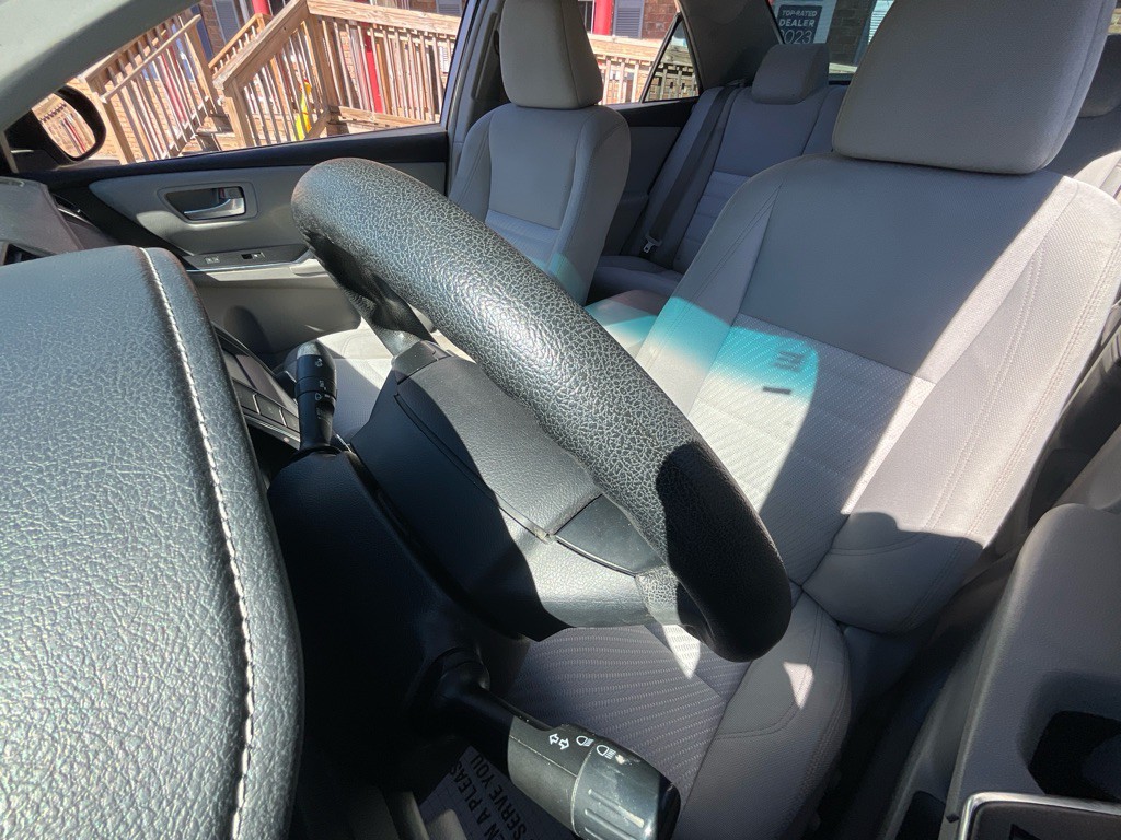 2016 Toyota Camry Image 15