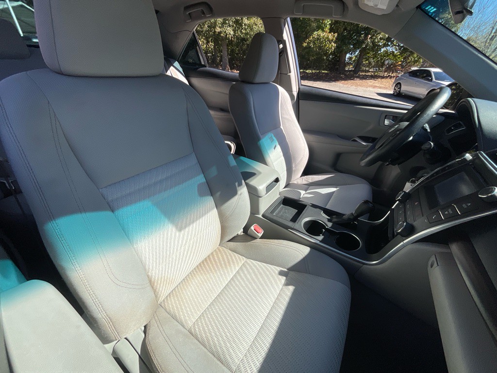 2016 Toyota Camry Image 18