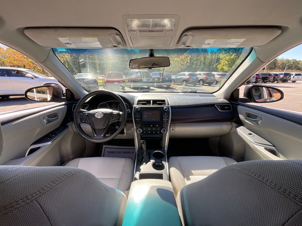 2016 Toyota Camry Image 19