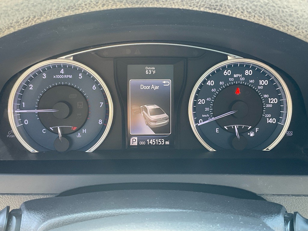 2016 Toyota Camry Image 24