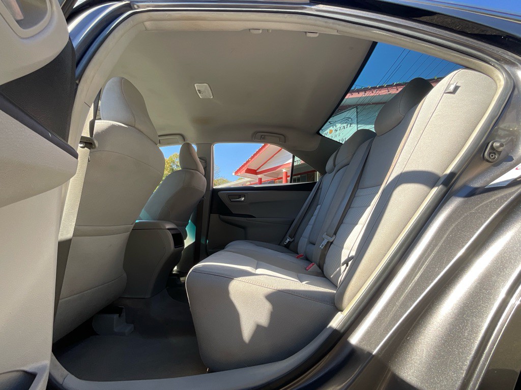 2016 Toyota Camry Image 26