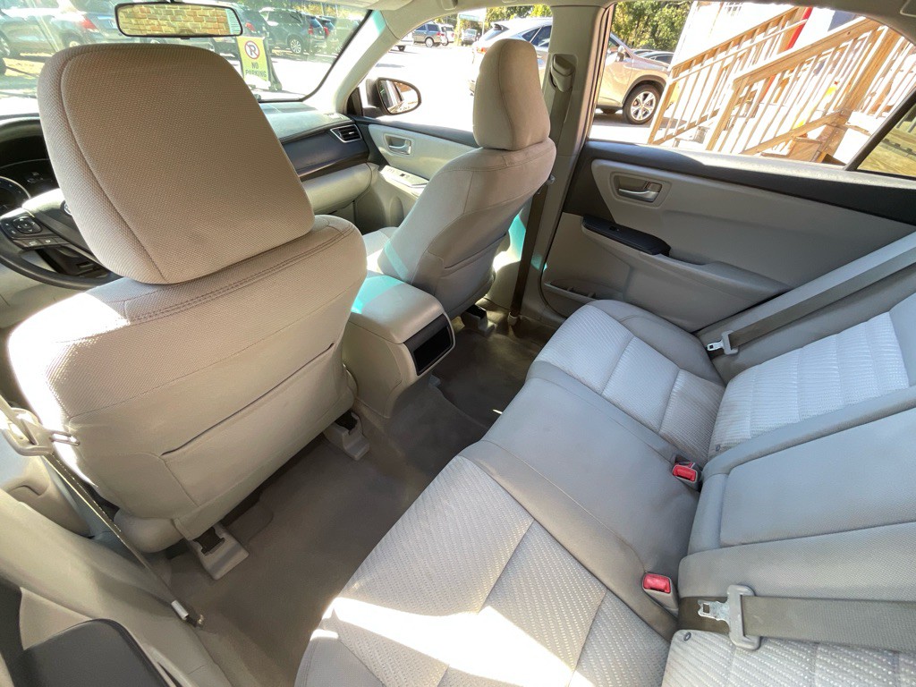 2016 Toyota Camry Image 27