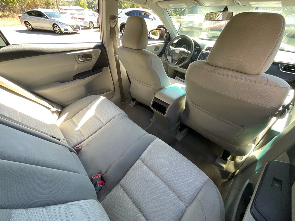 2016 Toyota Camry Image 29