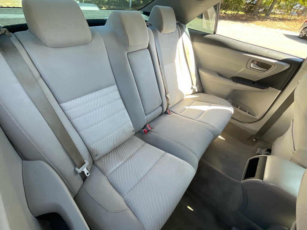 2016 Toyota Camry Image 30