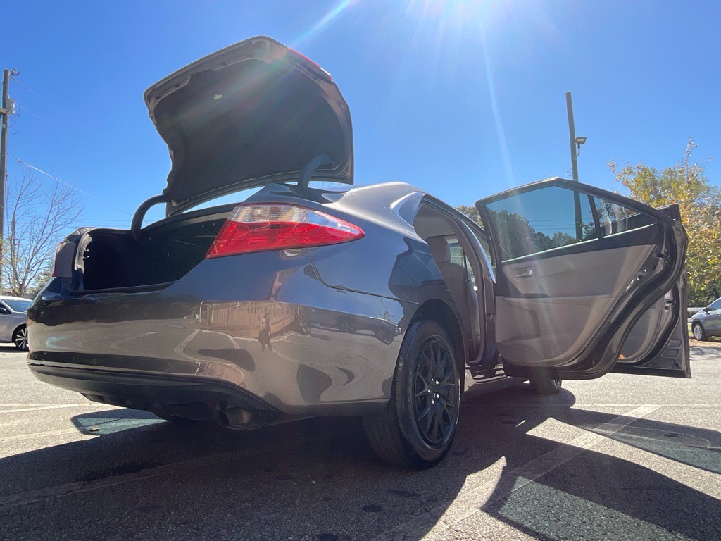 2016 Toyota Camry Image 32
