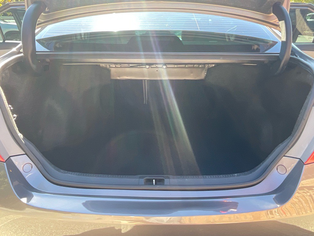 2016 Toyota Camry Image 34