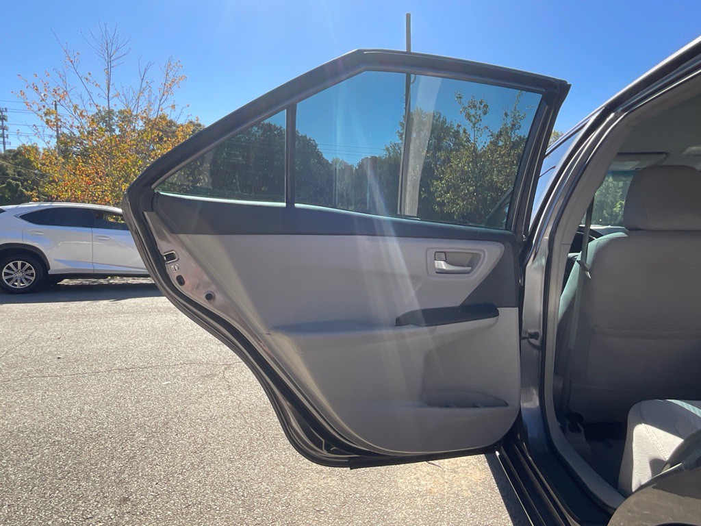 2016 Toyota Camry Image 37