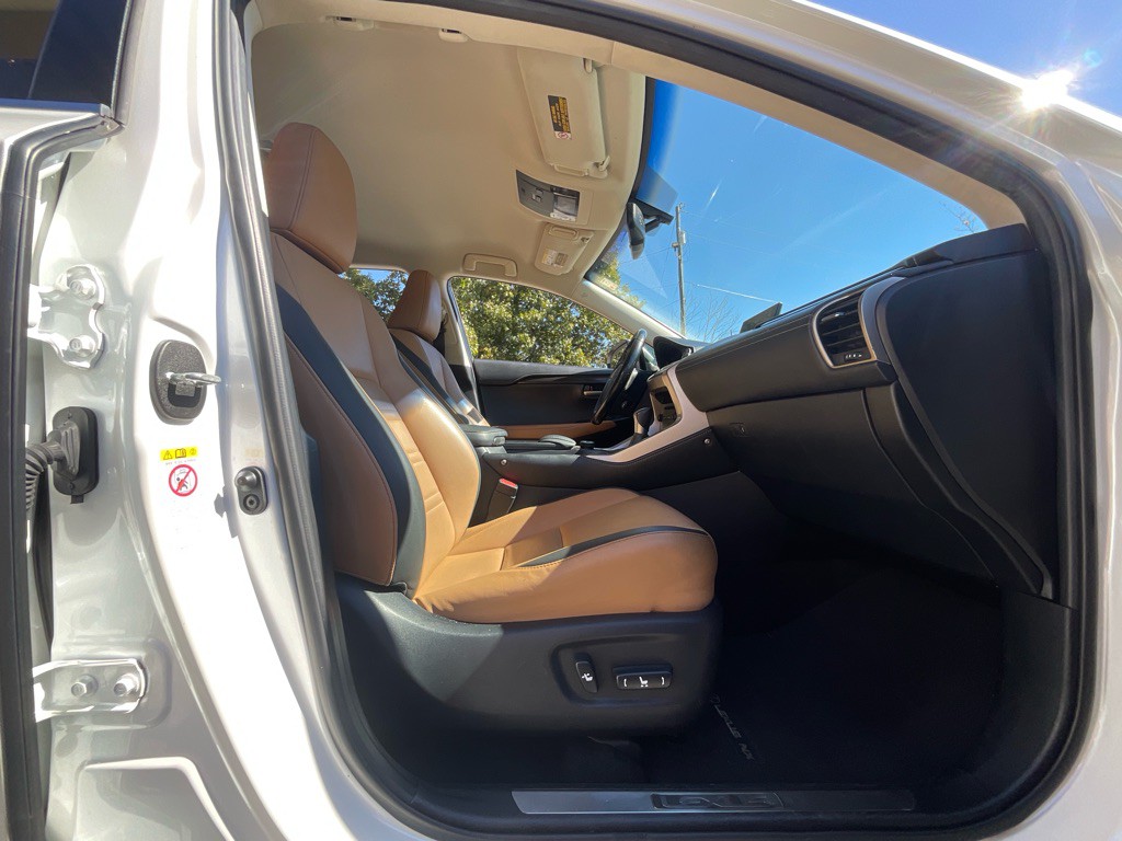 2016 Lexus NX 200t Image 16