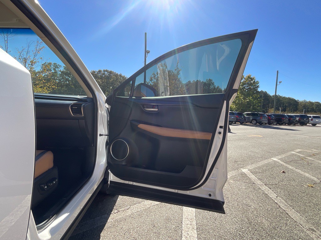 2016 Lexus NX 200t Image 40