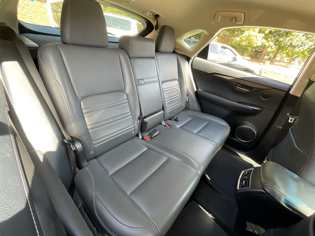 2017 Lexus NX 200t Image 30