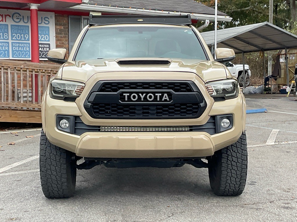 2017 Toyota Tacoma Image 2