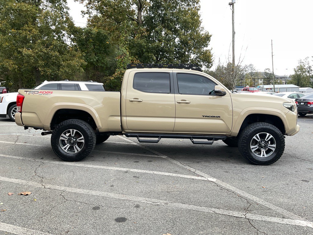 2017 Toyota Tacoma Image 4