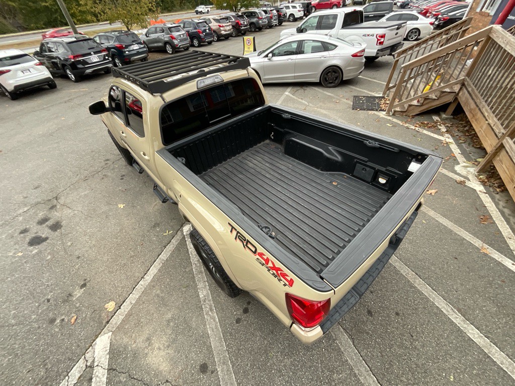 2017 Toyota Tacoma Image 11