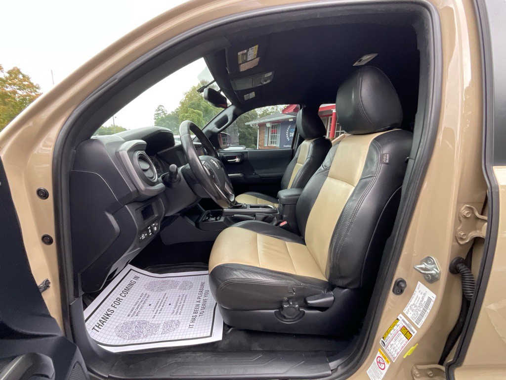 2017 Toyota Tacoma Image 14