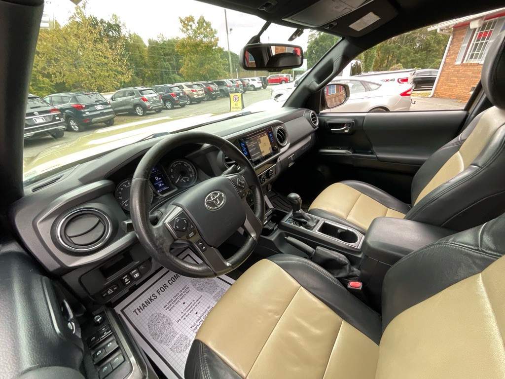 2017 Toyota Tacoma Image 15