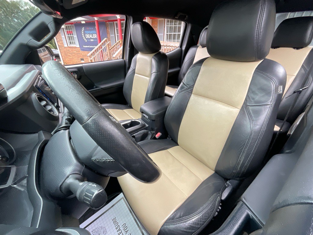 2017 Toyota Tacoma Image 16