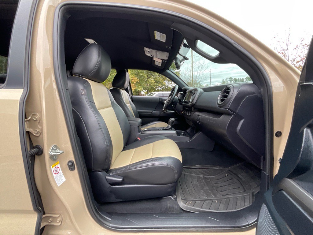2017 Toyota Tacoma Image 17