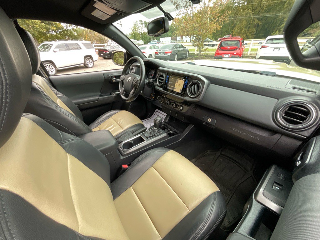 2017 Toyota Tacoma Image 18