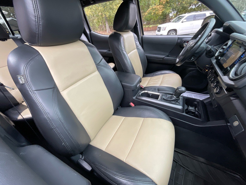 2017 Toyota Tacoma Image 19