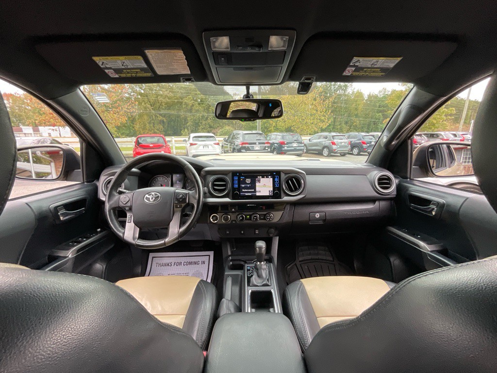 2017 Toyota Tacoma Image 20
