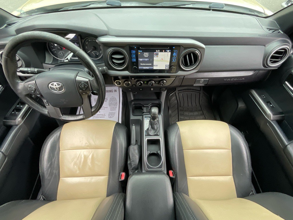 2017 Toyota Tacoma Image 21