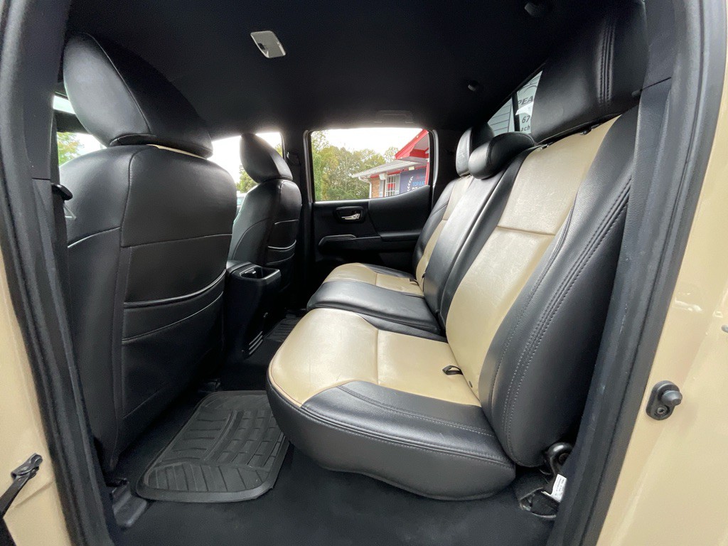 2017 Toyota Tacoma Image 28