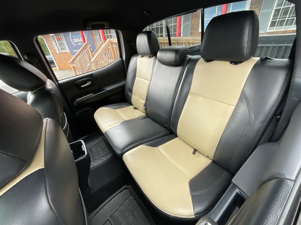 2017 Toyota Tacoma Image 30