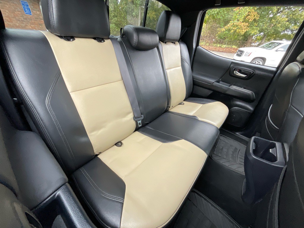 2017 Toyota Tacoma Image 33