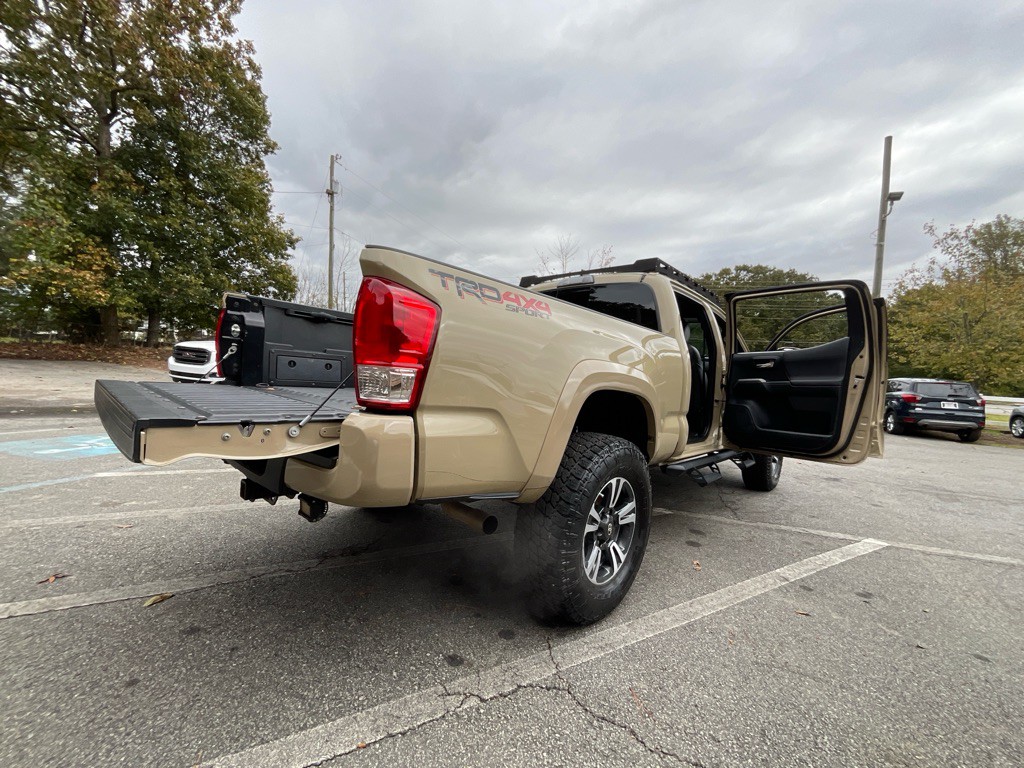 2017 Toyota Tacoma Image 35