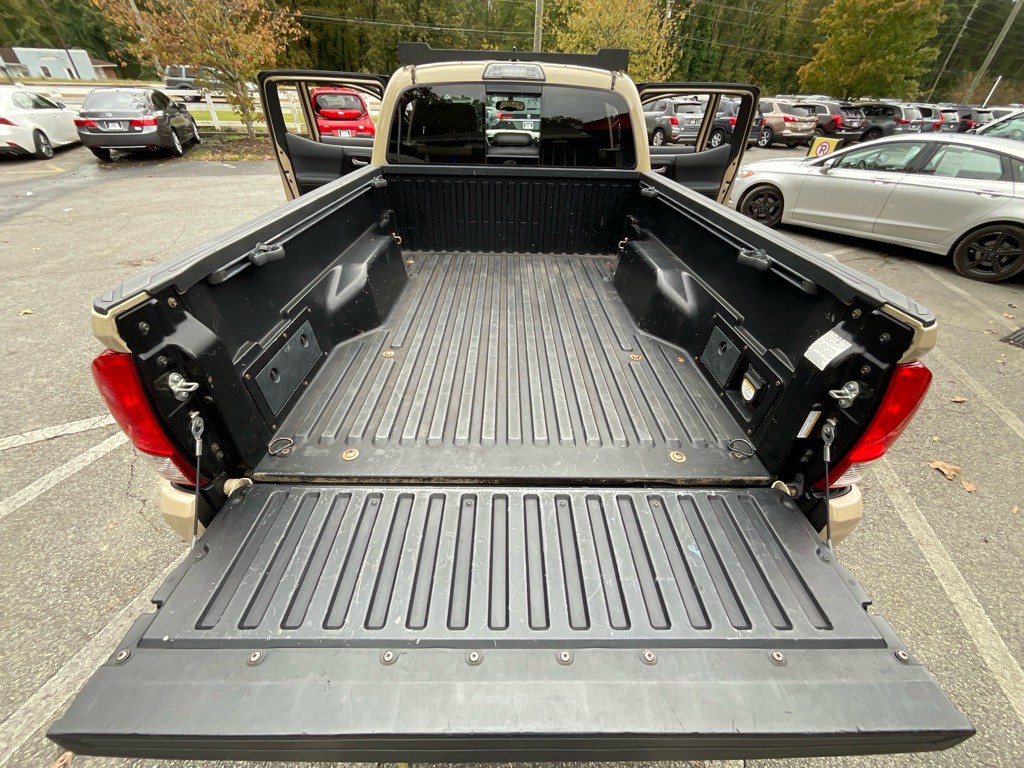 2017 Toyota Tacoma Image 37