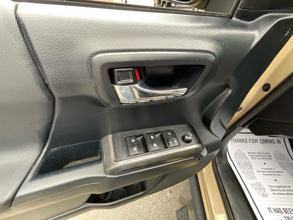 2017 Toyota Tacoma Image 39